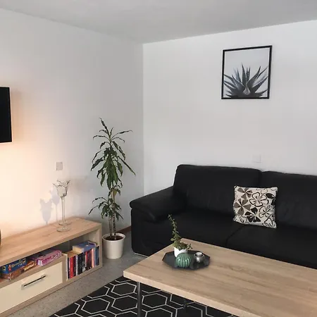 アパート Carmena